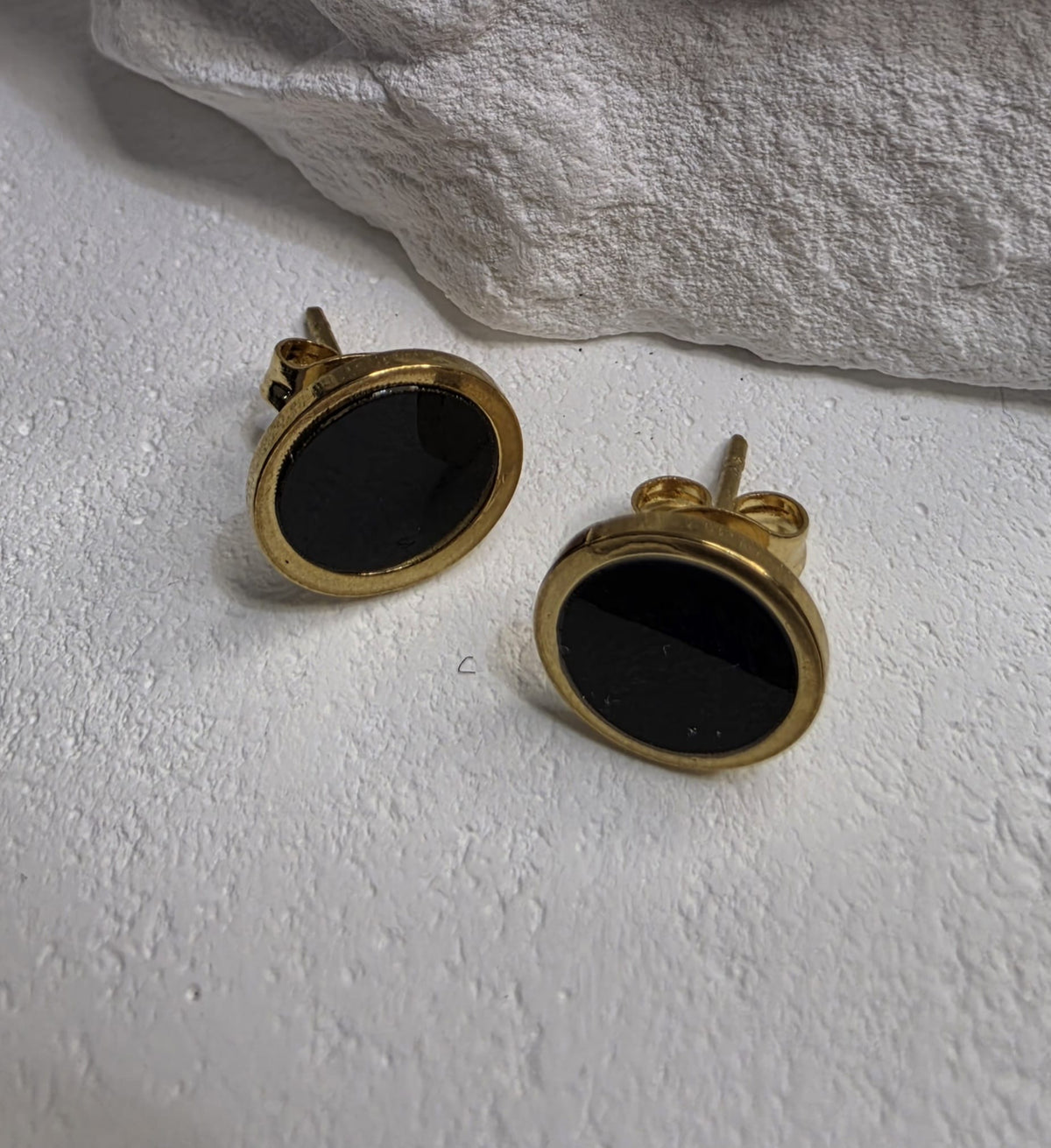 Gold Ohrring Stecker Oval Emaille Schwarz Edelstahl