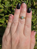 Gold Ring mit Ketten-Band und mintfarbenem Opal-Stein