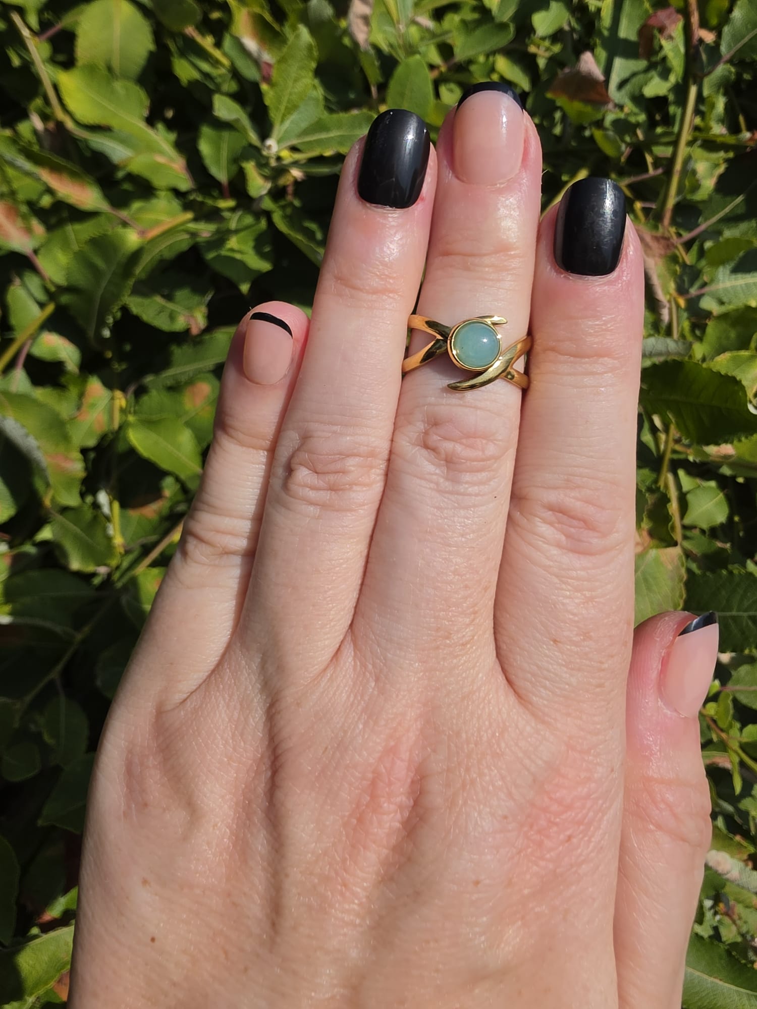 Gold Ring mit Mond-Design und mintfarbenem Opal-Stein