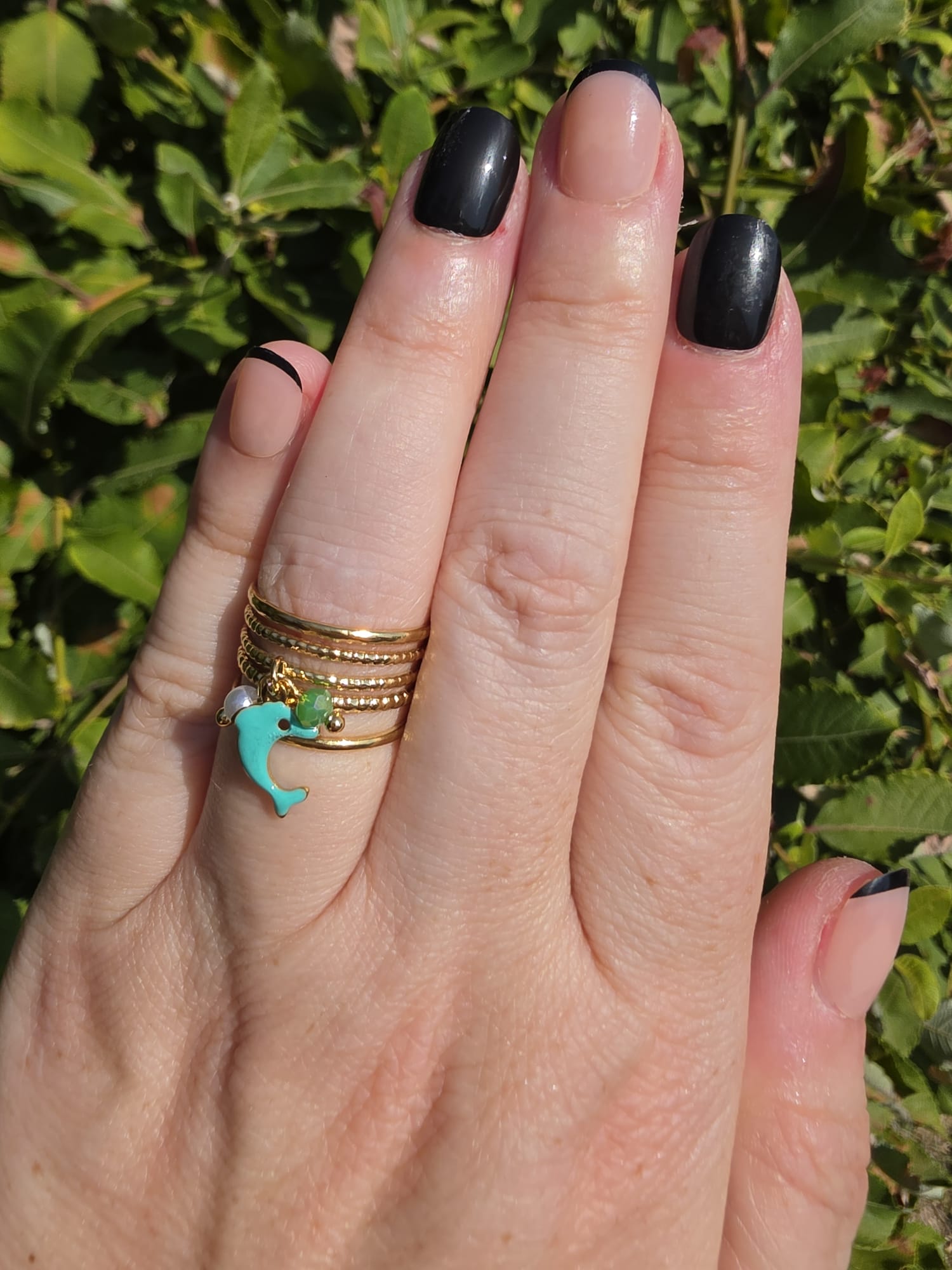 Gold Stapel-Ring mit türkisem Delfin-Anhänger, Perle und Goldkugeln