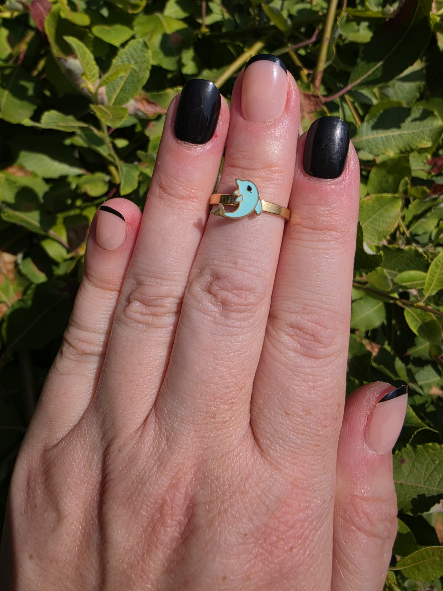 Gold Ring mit süßem Delfin-Motiv in türkiser Emaille