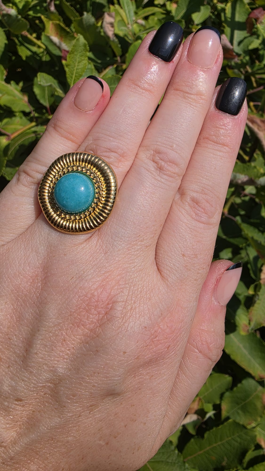 Gold Ring mit großem türkisem Stein und Rippen-Design