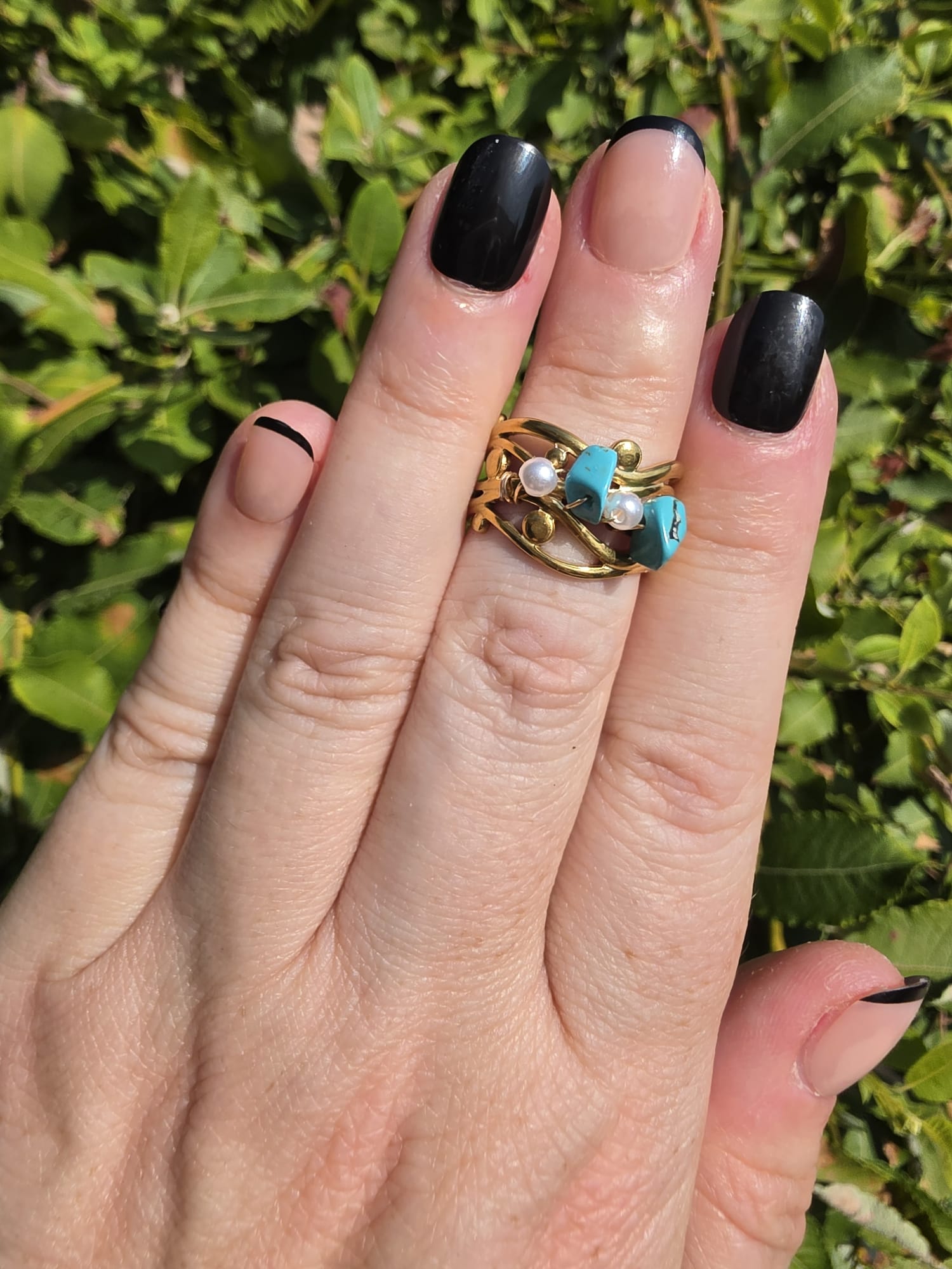 Gold Ring mit Blatt-Design, türkisen Steinen und Perlen